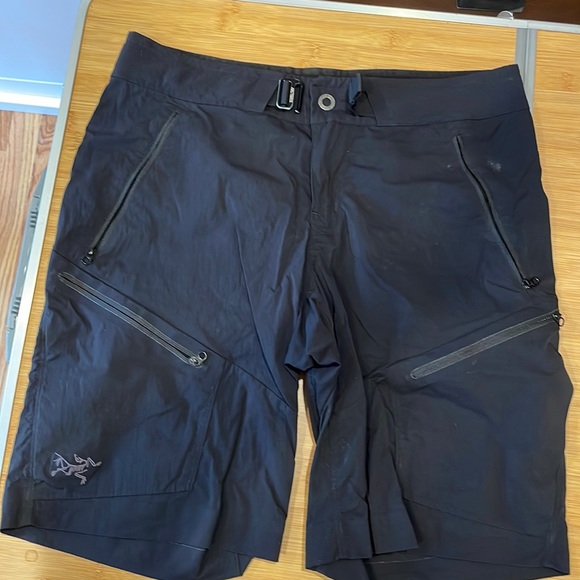 Arc'teryx | Shorts | Arcteryx Palisade Black Nylon Belted Cargo Shorts ...